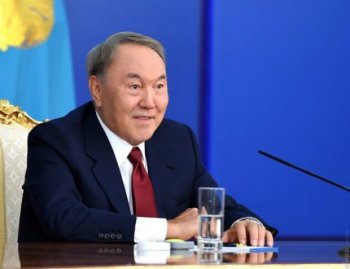 Назарбаев журналиске: Үйде сөйлесеміз