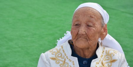 Алты бауыры шетінеп кеткен әжейдің әңгімесі: Анам әкемді сыйламапты, бұл – соның жазасы